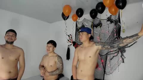 Snapshot of thomson_hot01 chatting on October 18, 5:21 am thomson_hot01 online show from October 18, 5:21 am