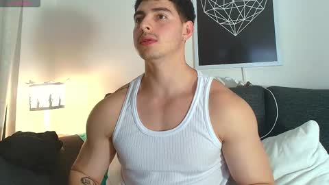 Snapshot of thomylov chatting on October 3, 10:12 am thomylov online show from October 3, 10:12 am