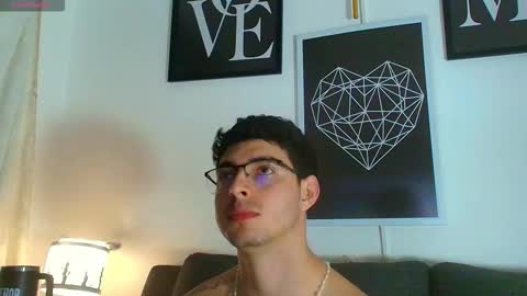 Snapshot of thomylov chatting on December 1, 3:44 am thomylov online show from December 1, 3:44 am