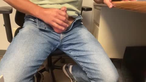 Snapshot of thongguy2021 chatting on October 6, 2:14 pm thongguy 2021 online show from October 6, 2:14 pm