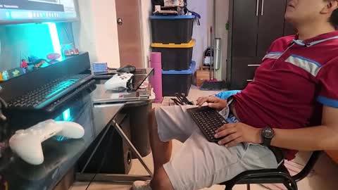 thor0200 online show from September 28, 11:21 pm