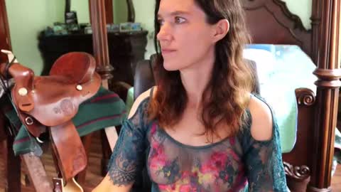 Snapshot of thornbury_rose chatting on September 25, 3:27 pm ThornburyRose online show from September 25, 3:27 pm