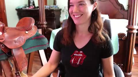 ThornburyRose online show from February 9, 7:18 pm