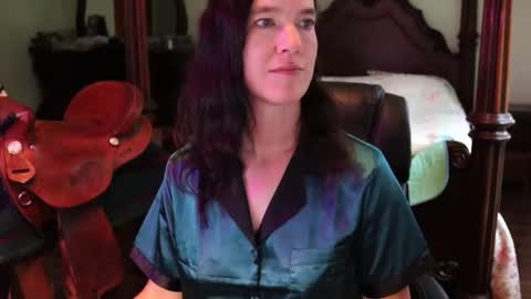 ThornburyRose online show from June 17, 12:40 pm
