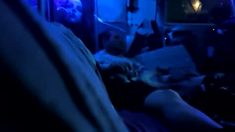 thunder8u42 online show from April 21, 9:15 am