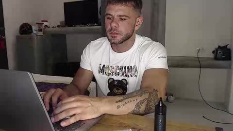 Snapshot of thybautsenses chatting on September 17, 3:46 pm thybautsenses online show from September 17, 3:46 pm