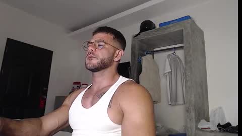 Snapshot of thybautsenses chatting on September 25, 4:11 pm thybautsenses online show from September 25, 4:11 pm