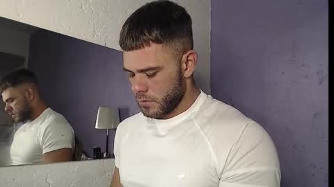 Snapshot of thybautsenses chatting on October 17, 5:10 am thybautsenses online show from October 17, 5:10 am