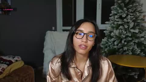 tia_j online show from January 8, 8:00 pm