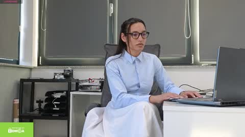 tia_j online show from April 8, 3:34 pm