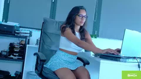 tia_j online show from June 26, 3:27 pm
