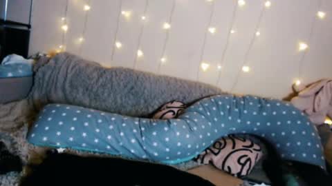Snapshot of tia_meow chatting on April 7, 5:46 pm tiameow online show from April 7, 5:46 pm