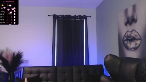 Snapshot of tiabellaxxx chatting on January 25, 8:53 pm Tia Bella online show from January 25, 8:53 pm