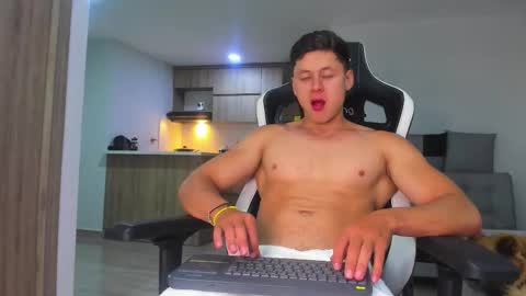 Snapshot of tiago_goez chatting on September 25, 1:31 am santiago online show from September 25, 1:31 am