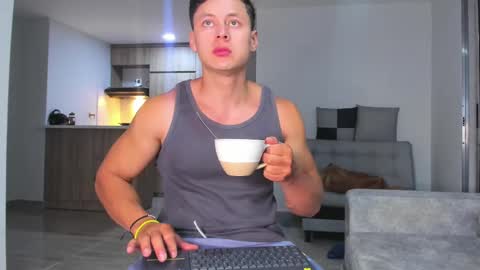 Snapshot of tiago_goez chatting on September 25, 11:52 pm santiago online show from September 25, 11:52 pm