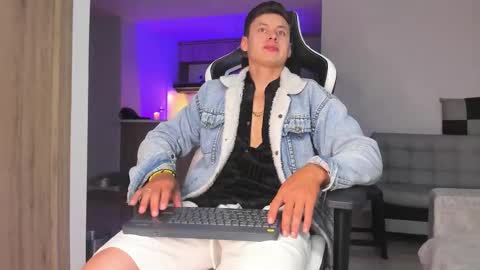 Snapshot of tiago_goez chatting on October 8, 11:57 pm santiago online show from October 8, 11:57 pm