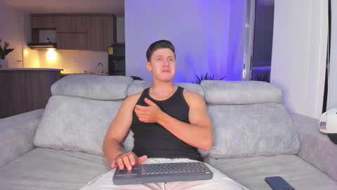 Snapshot of tiago_goez chatting on January 17, 12:15 am santiago online show from January 17, 12:15 am