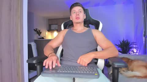 Snapshot of tiago_goez chatting on February 3, 12:53 am santiago online show from February 3, 12:53 am