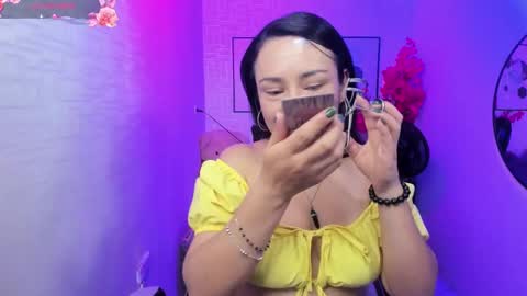 Snapshot of tiara_r chatting on January 19, 12:17 pm Tiara online show from January 19, 12:17 pm