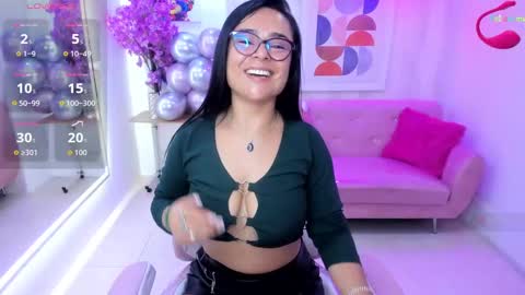 Snapshot of tiara_r chatting on September 8, 7:35 pm Tiara online show from September 8, 7:35 pm