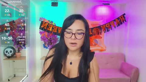 Snapshot of tiara_r chatting on November 3, 7:37 pm Tiara online show from November 3, 7:37 pm