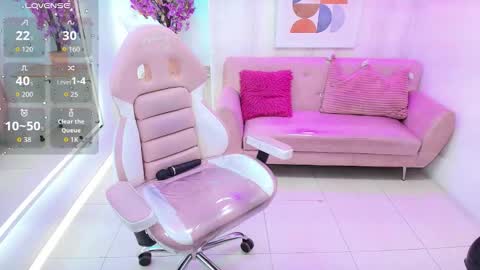 Snapshot of tiara_r chatting on November 28, 8:33 pm Tiara online show from November 28, 8:33 pm