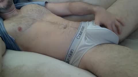 Snapshot of tiburonbeach39 chatting on November 16, 12:11 pm Tiburonbeach online show from November 16, 12:11 pm