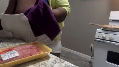 Snapshot of tierrahenri chatting on January 24, 9:05 pm Tierra Henri online show from January 24, 9:05 pm