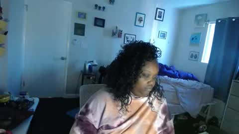 Snapshot of tierrahenri chatting on October 18, 4:52 pm Tierra Henri online show from October 18, 4:52 pm