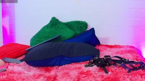 Tifanny Nails  online show from April 22, 1:12 pm