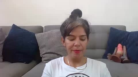 Snapshot of tifannylovesquirt chatting on December 4, 2:37 pm Tifany online show from December 4, 2:37 pm