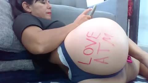 Snapshot of tifannylovesquirt chatting on December 9, 2:06 pm Tifany online show from December 9, 2:06 pm