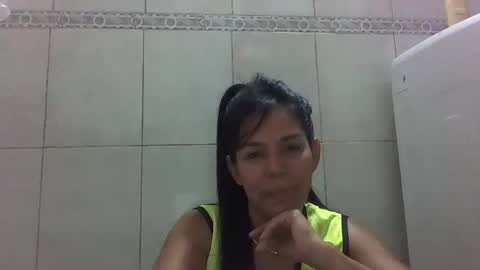Snapshot of tifannylovesquirt chatting on December 31, 10:01 pm Tifany online show from December 31, 10:01 pm