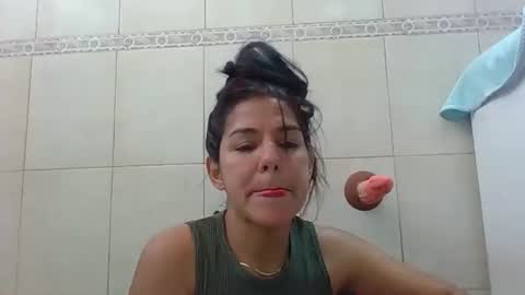 Snapshot of tifannylovesquirt chatting on January 14, 4:40 pm Tifany online show from January 14, 4:40 pm
