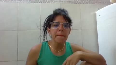 Snapshot of tifannylovesquirt chatting on February 4, 12:33 pm Tifany online show from February 4, 12:33 pm