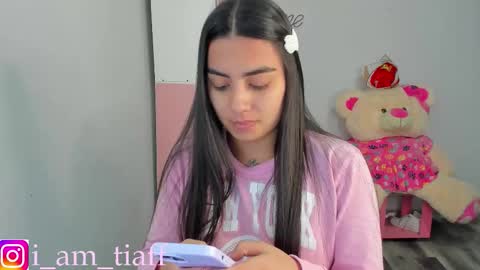 Snapshot of tifany_tay2 chatting on November 2, 3:31 am hey am julietha online show from November 2, 3:31 am