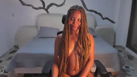 Snapshot of tifanytaylor1_ chatting on December 20, 9:00 am TIFF online show from December 20, 9:00 am