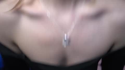 Snapshot of tiff001 chatting on November 3, 9:05 pm Tiffany online show from November 3, 9:05 pm