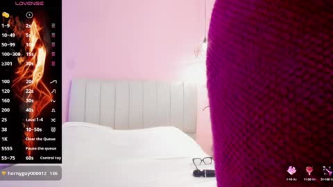 Snapshot of tiffani__love chatting on December 21, 5:29 pm Tiffany online show from December 21, 5:29 pm