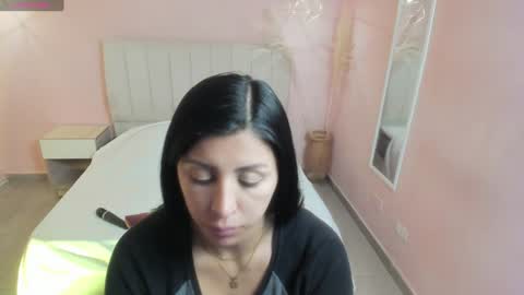 Snapshot of tiffani__love chatting on February 5, 11:55 am Tiffany online show from February 5, 11:55 am
