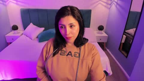 Snapshot of tiffani__love chatting on February 22, 2:08 pm Tiffany online show from February 22, 2:08 pm