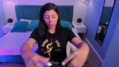 Snapshot of tiffani__love chatting on February 26, 12:36 pm Tiffany online show from February 26, 12:36 pm