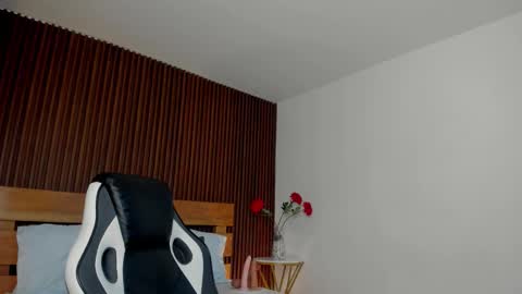 T I F F A N N Y online show from February 11, 12:21 pm