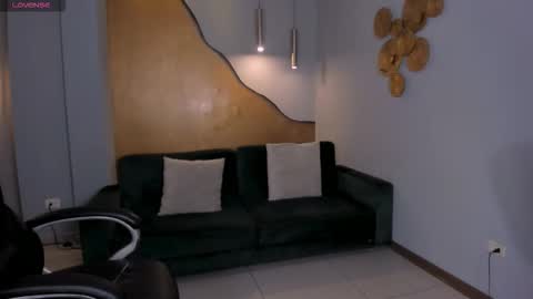 Snapshot of tiffannysins chatting on October 3, 3:25 am Tiffanny Sins online show from October 3, 3:25 am