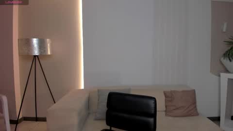 Snapshot of tiffannysins chatting on November 16, 11:32 pm Tiffanny Sins online show from November 16, 11:32 pm