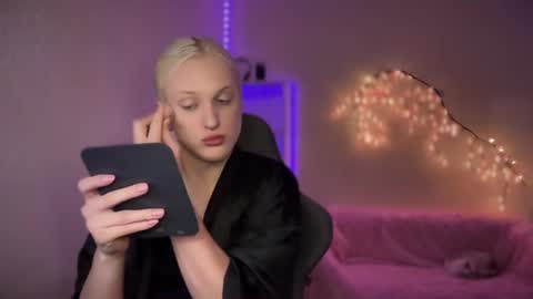 Amira online show from October 28, 10:08 am