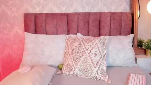 Tiffany Becker online show from September 25, 12:09 pm