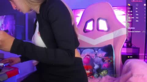 Tiffany Bela online show from February 22, 1:00 am