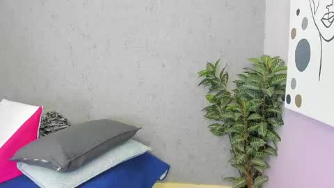 tiffany_mendez online show from April 22, 12:07 pm