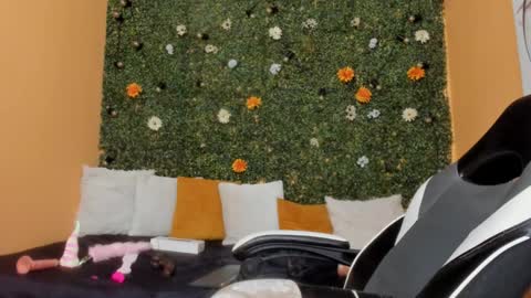 tiffany_sander online show from December 28, 9:31 am